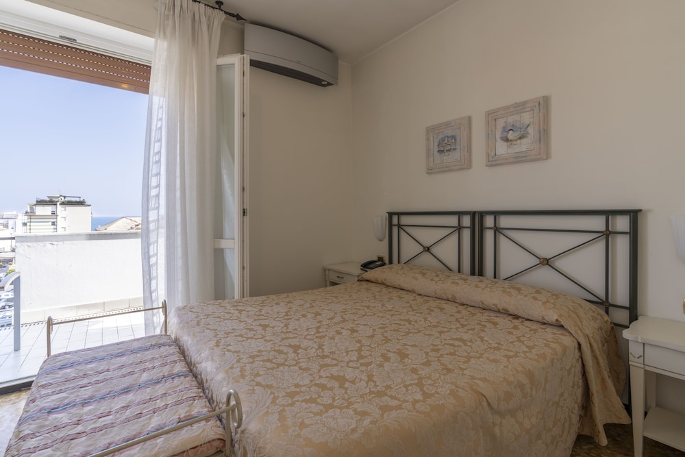 Hotel Aida 10/27