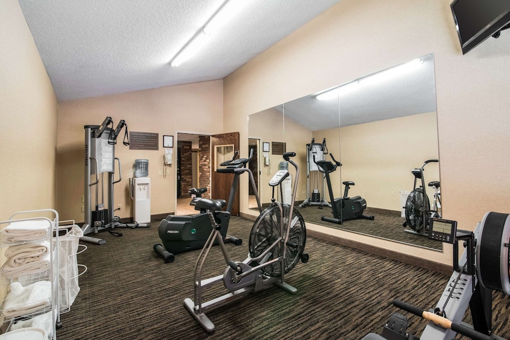 Clarion Inn & Suites Cortland - University Area 13/30