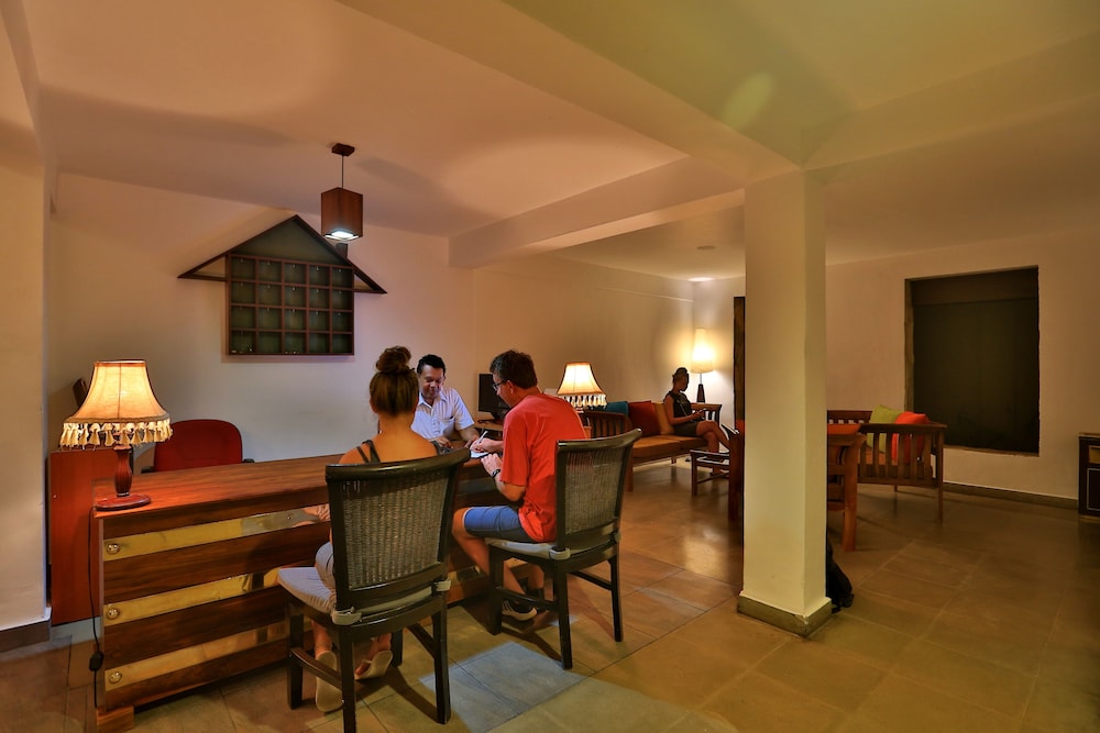 ST. LACHLAN HOTEL AND SUITES 35/64