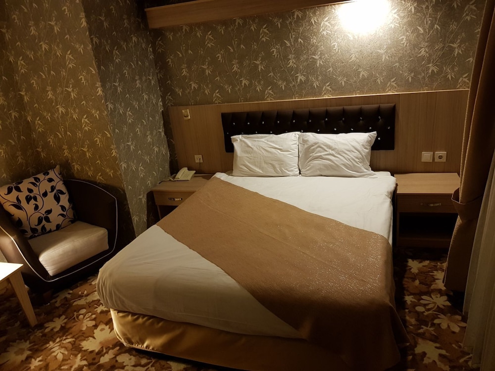 Hotel Capital 2/11
