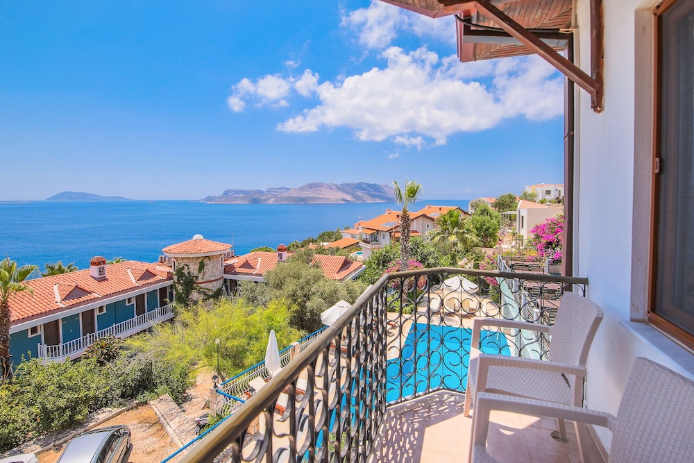 Amphora Hotel 50/56