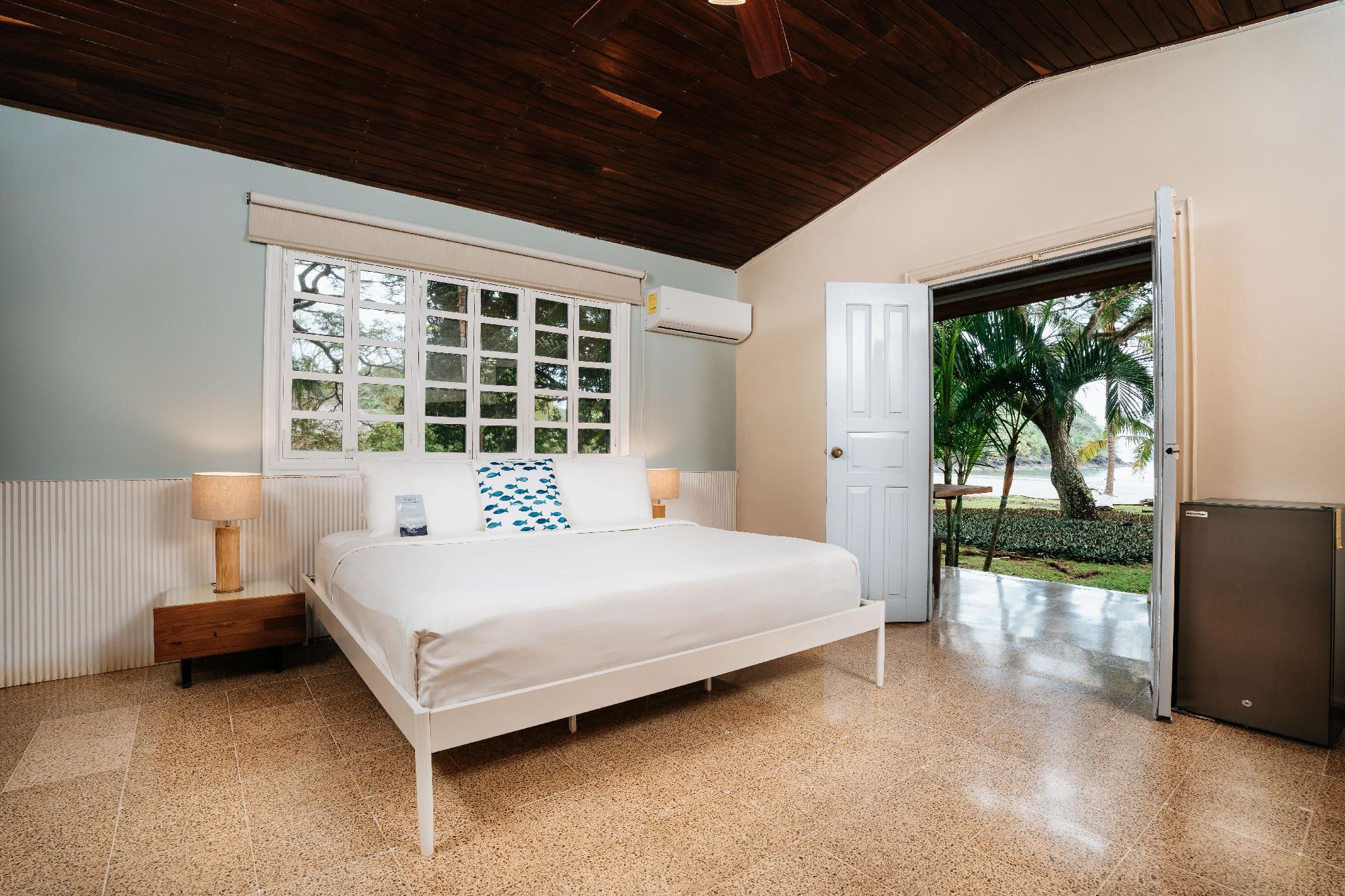 Garden, Deluxe, King Bed, Ocean View