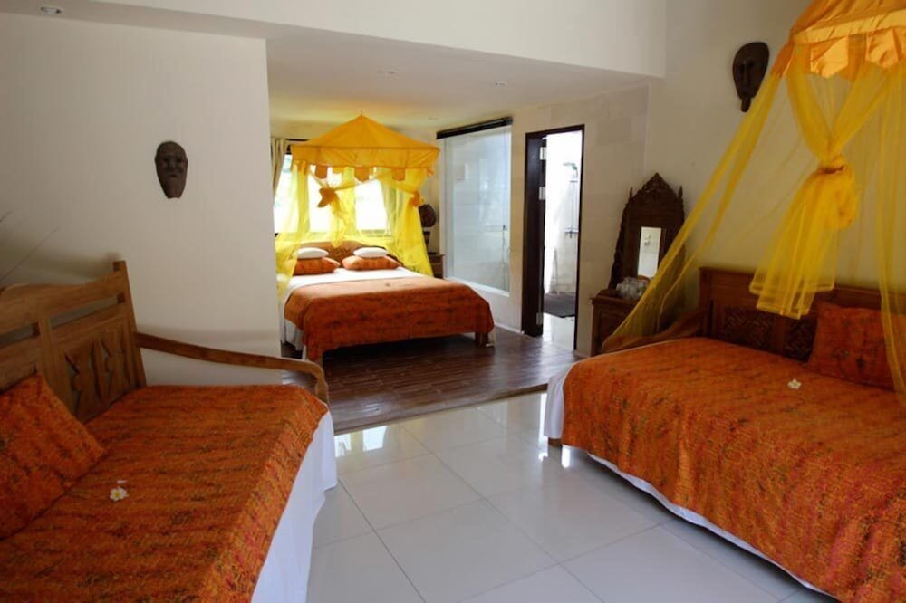 Frangipani Beach Villa 32/68