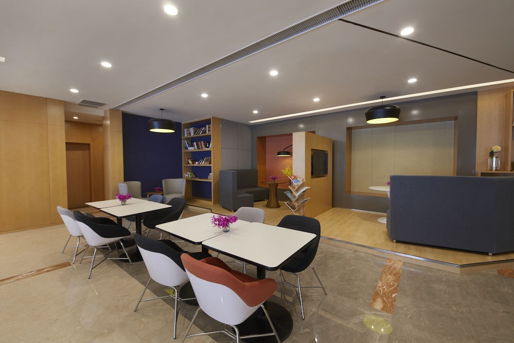 Holiday Inn Express Zhengzhou Zhengdong 58/73