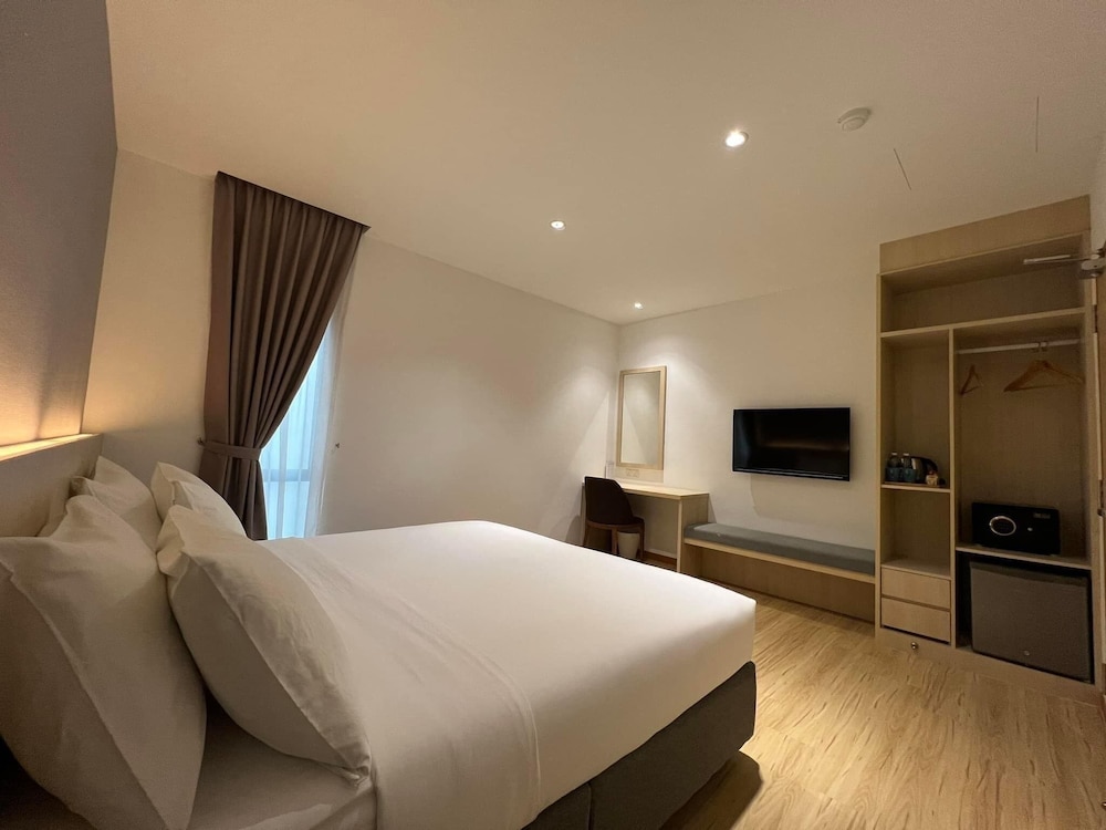 Elegant, King Bed