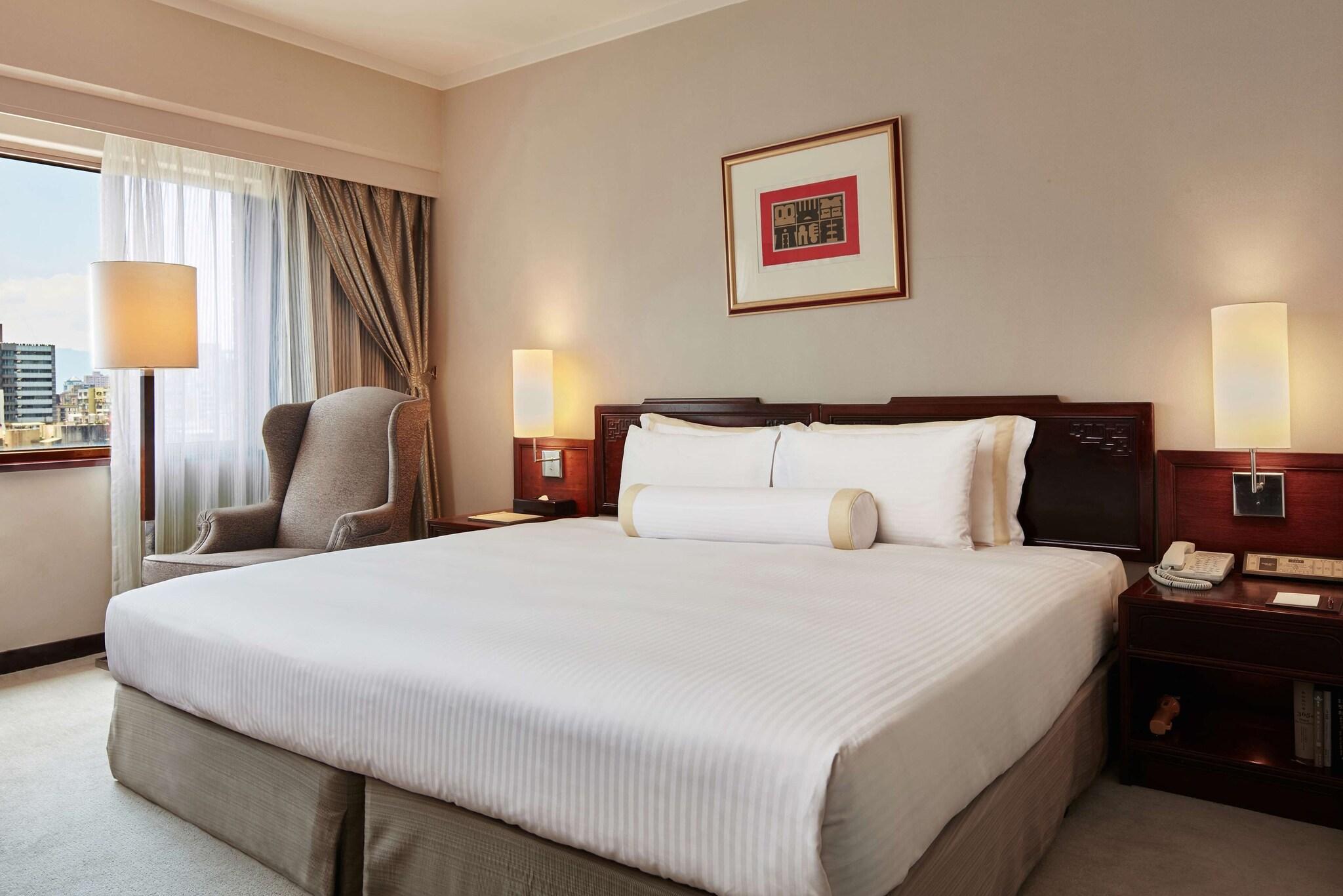 Adjoining, 2 Queen Beds