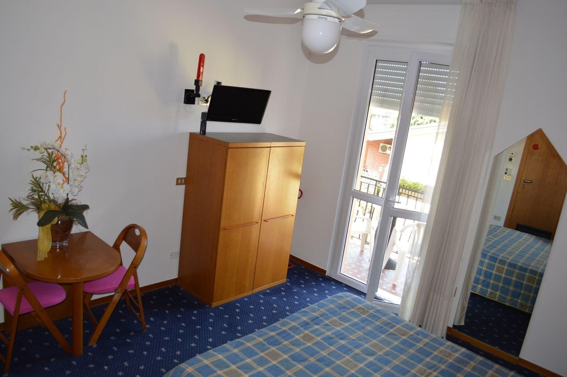 AZZURRA HOTEL 3/25