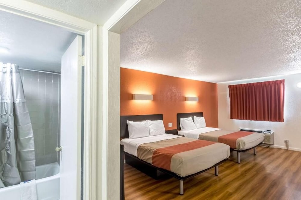 Motel 6 Clinton OK 44/64