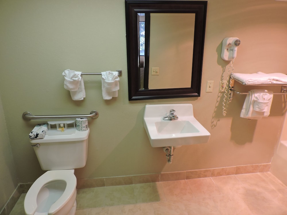 Days Inn By Wyndham Conover-Hickory 16/33