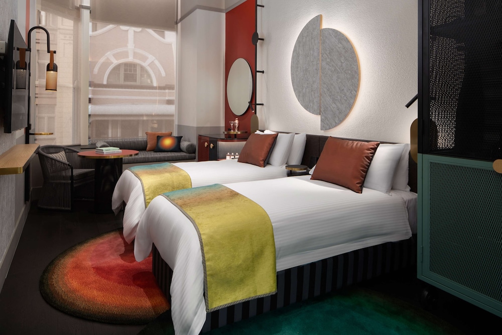 Qt, Deluxe, Twin Beds