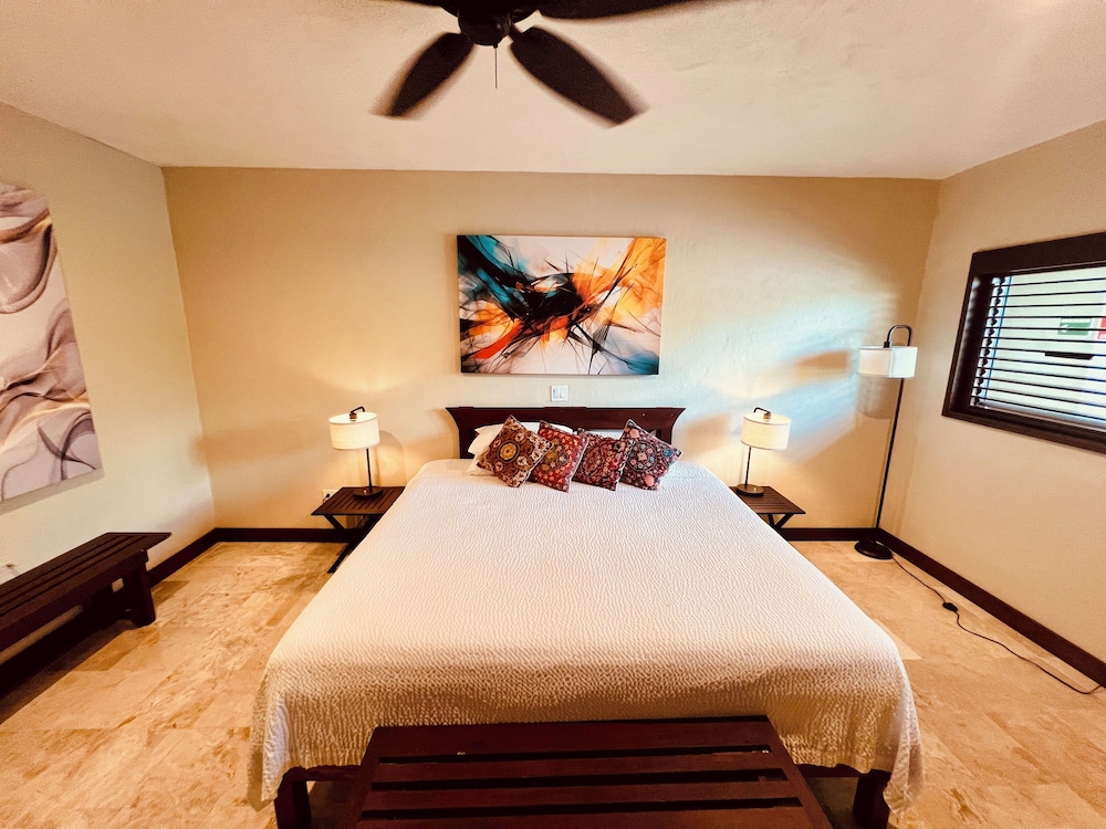 Classic, King Bed, Courtyard Area