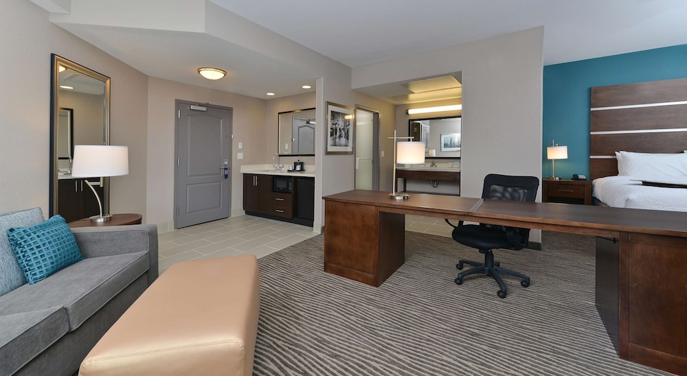 Hampton Inn Suites Des Moines Downtown 39/43