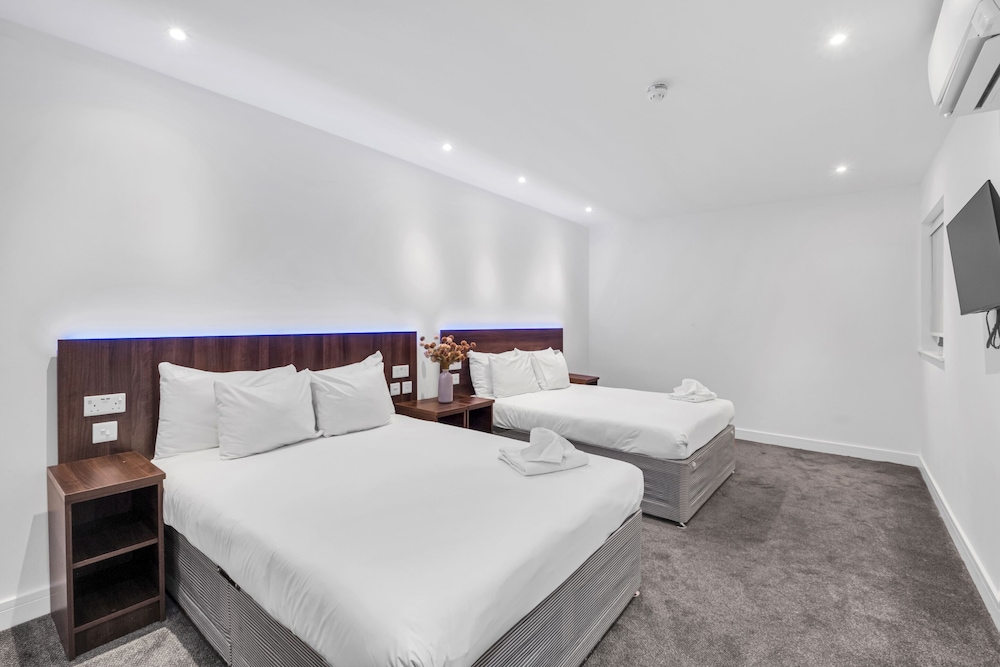 Signature Hotel London 14/50