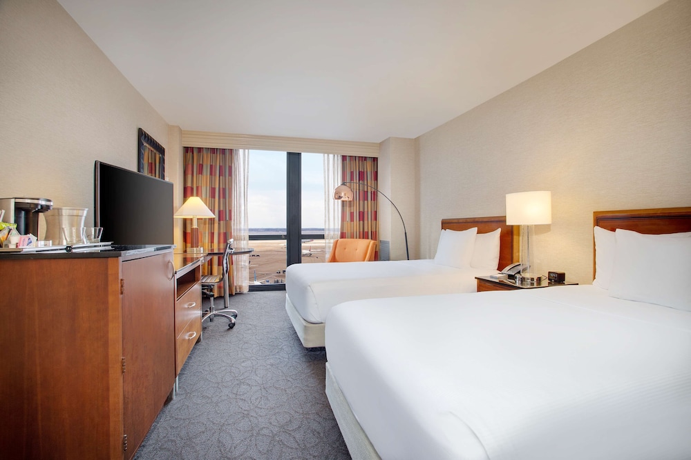 Hilton Chicago OHare Airport 25/82