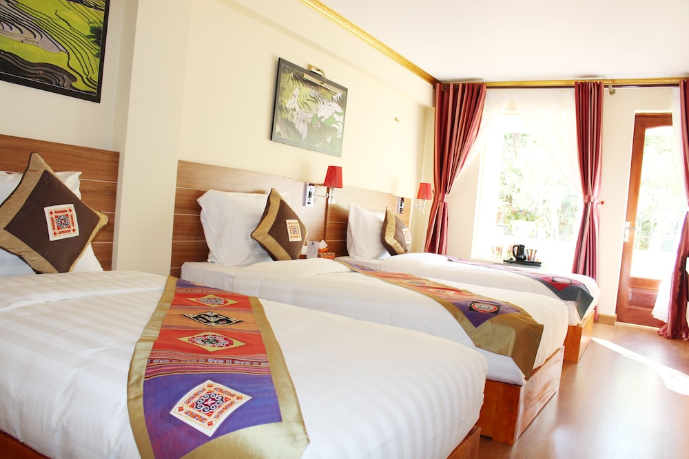 DELUXE, TWIN BEDS, CITY VIEW