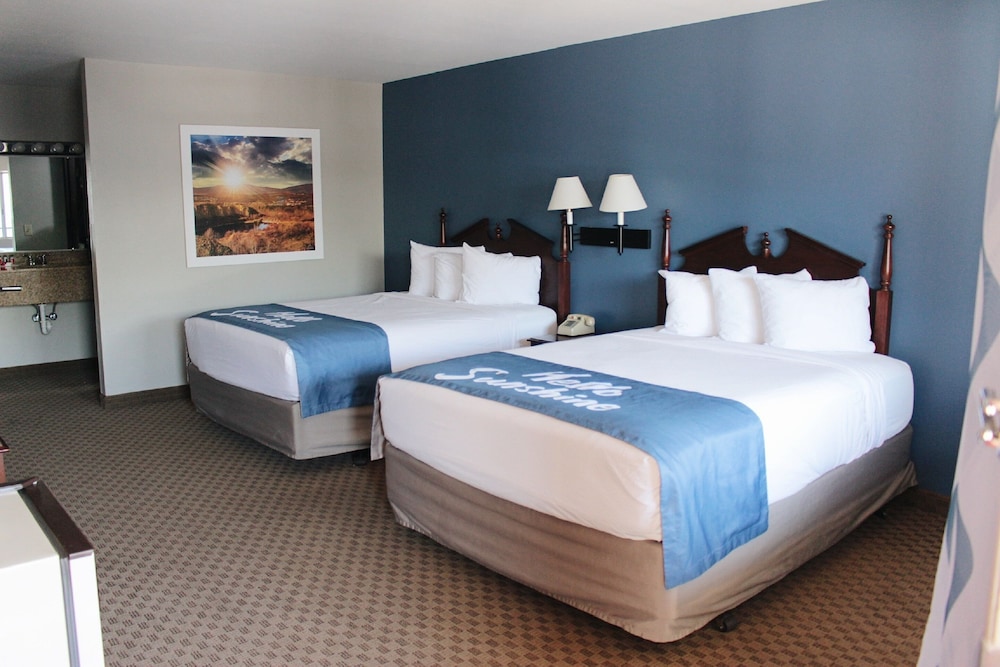 Days Inn by Wyndham Show Low 13/36
