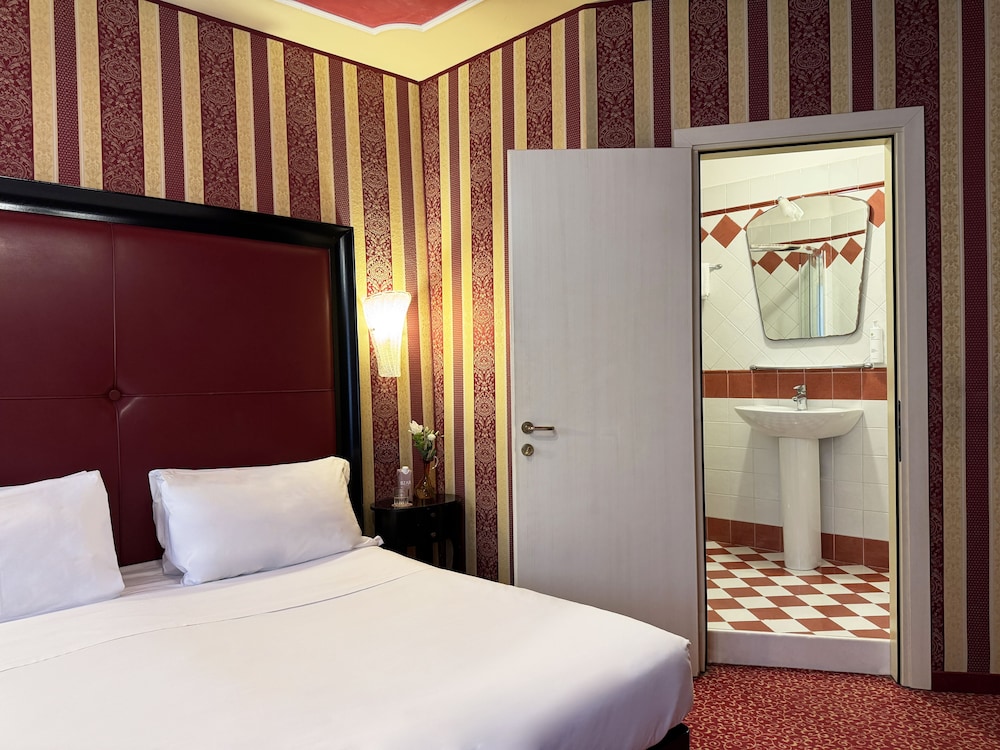 Room, Triple, 1 Double and 1 Single Bed