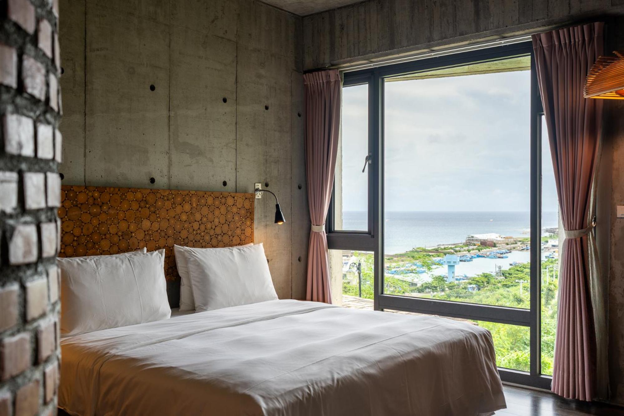 Room, Double Bed