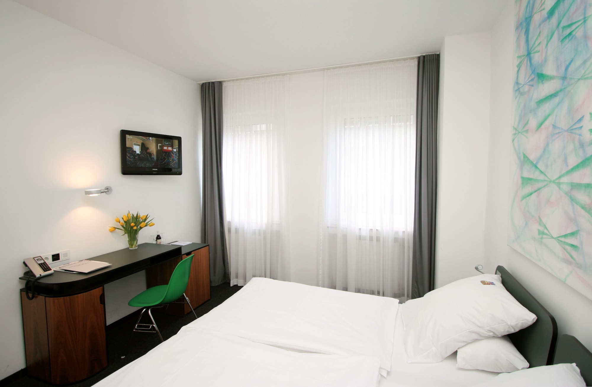 ROOM, DOUBLE BED