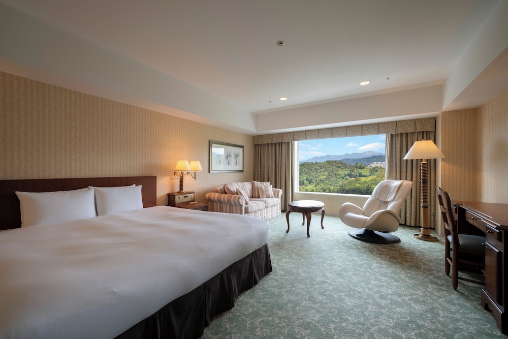 DELUXE, KING BED