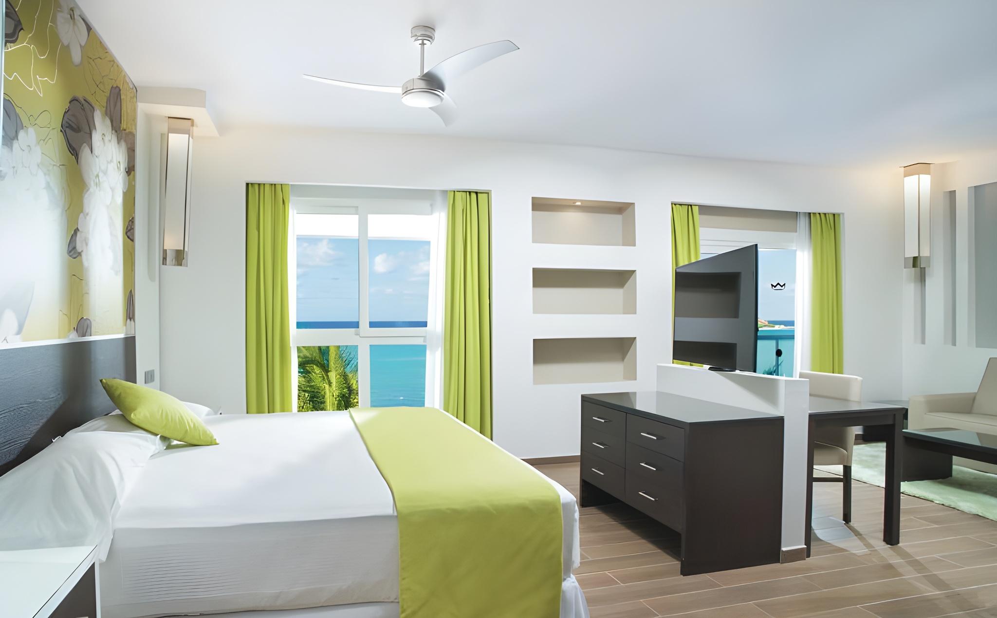 Junior Suite, King Bed, Sea Front