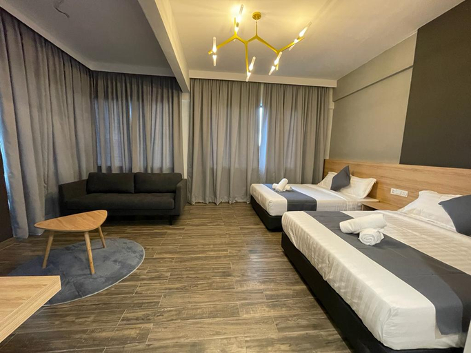 Plaza, Suite