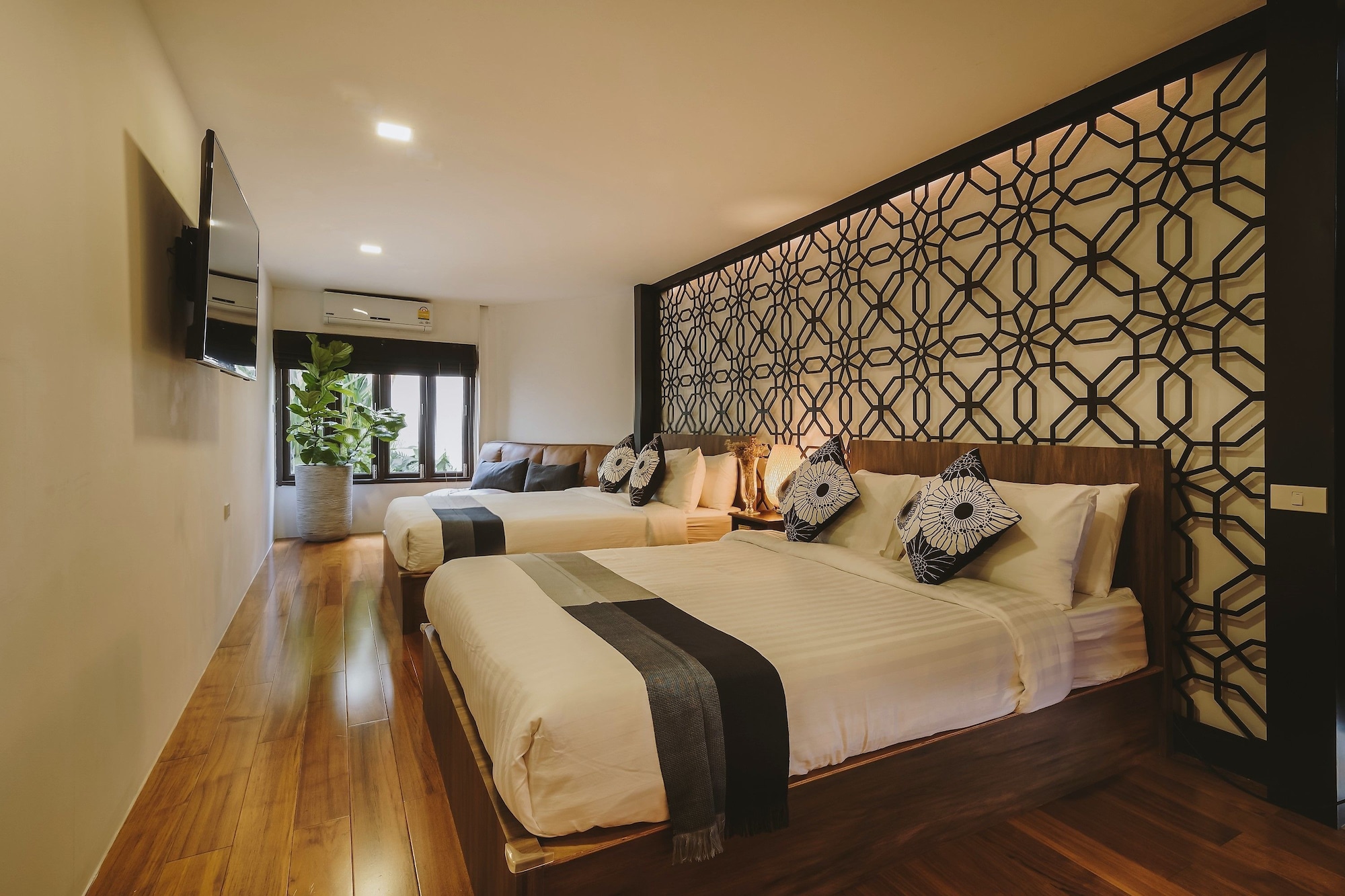 ROOM 1, FAMILY, STUDIO, SUITE
