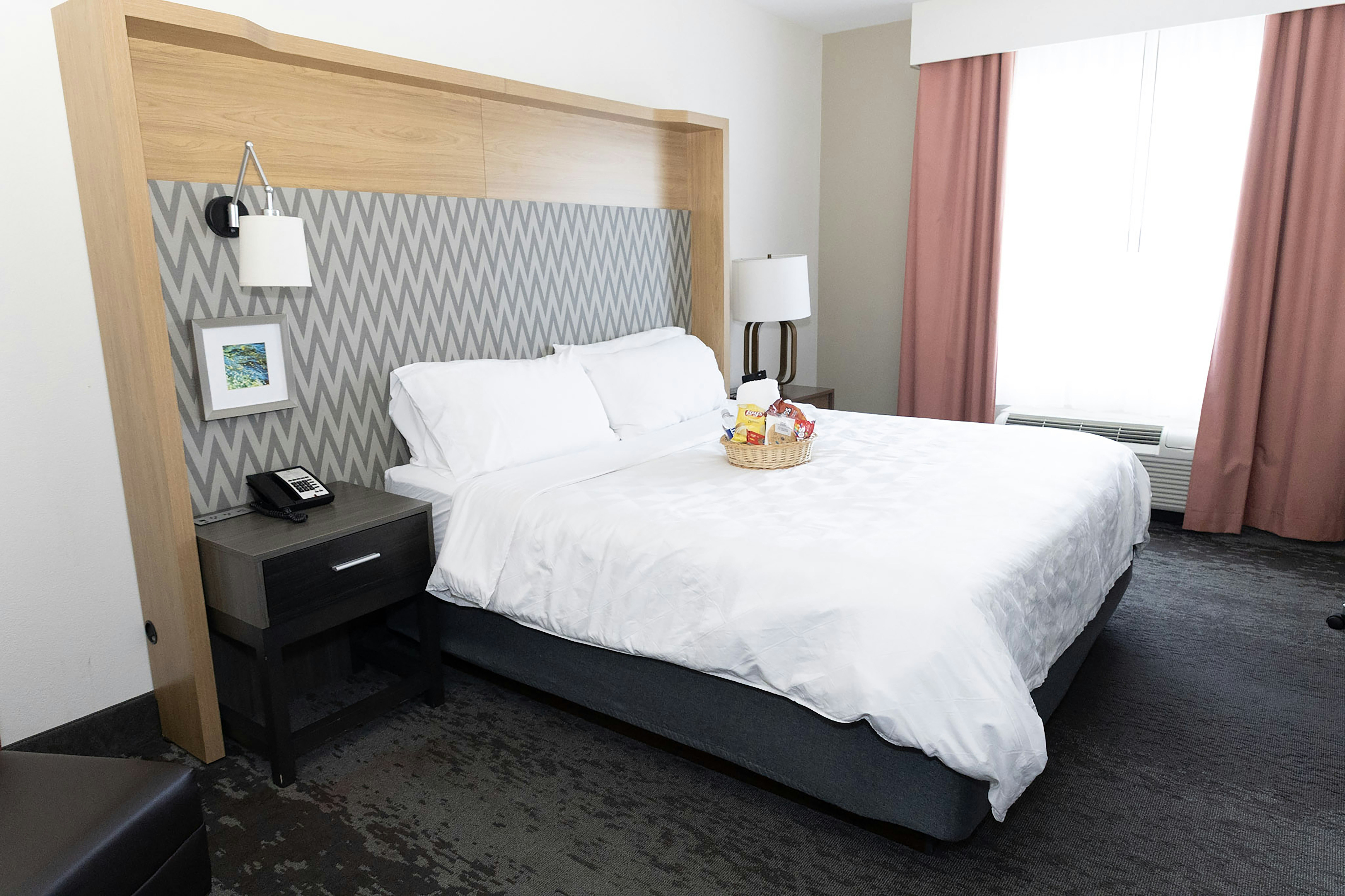 Holiday Inn Suites Memphis Wolfchase Galleria 36/79