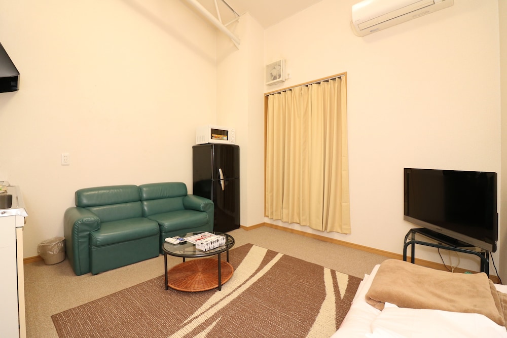 Bk Hotel & Weekly 14/34
