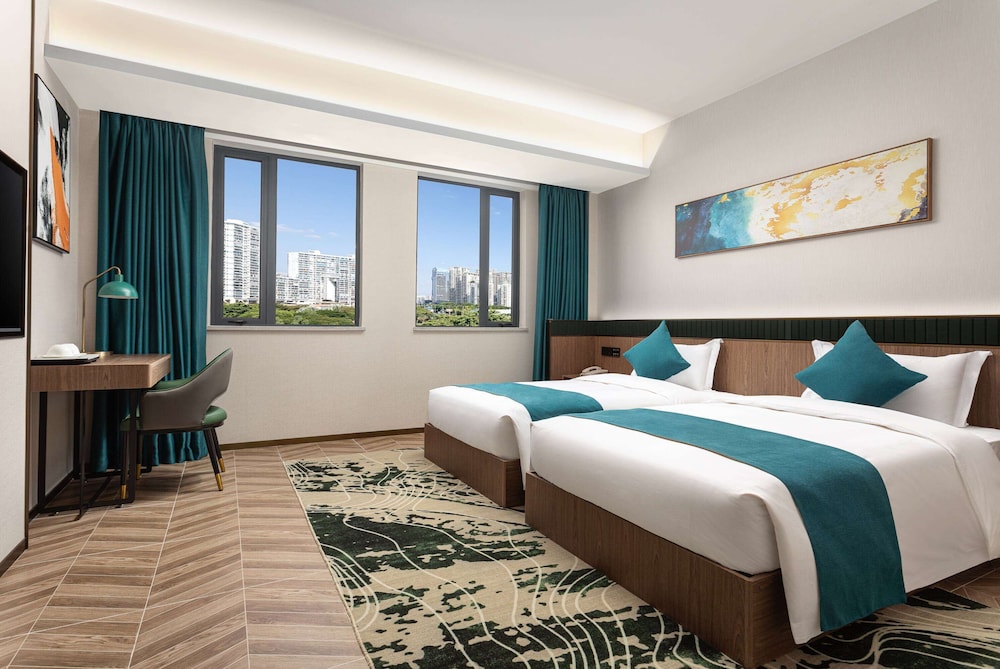 DELUXE, TWIN BEDS, CITY VIEW