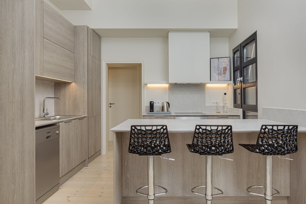 Thiramenous Residence 28/29