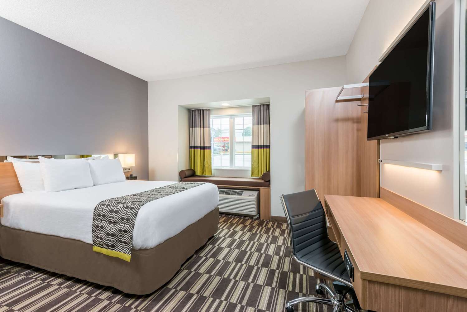 Microtel Inn And Suites By Wyndham New Martinsville 6/29
