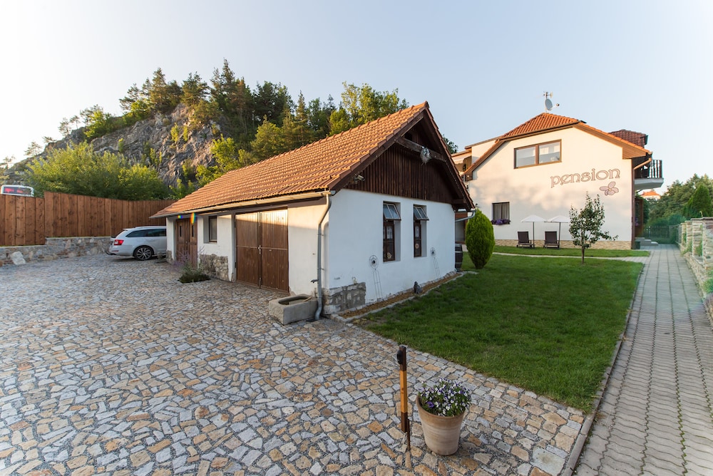 Pension Fialka 42/50