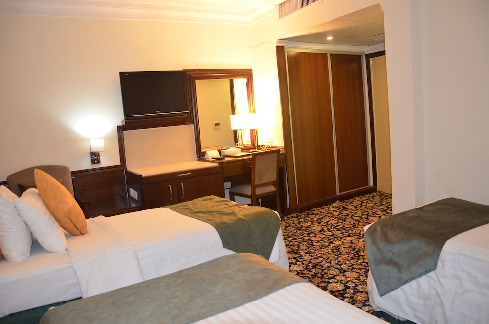 AMRA PALACE HOTEL 18/50