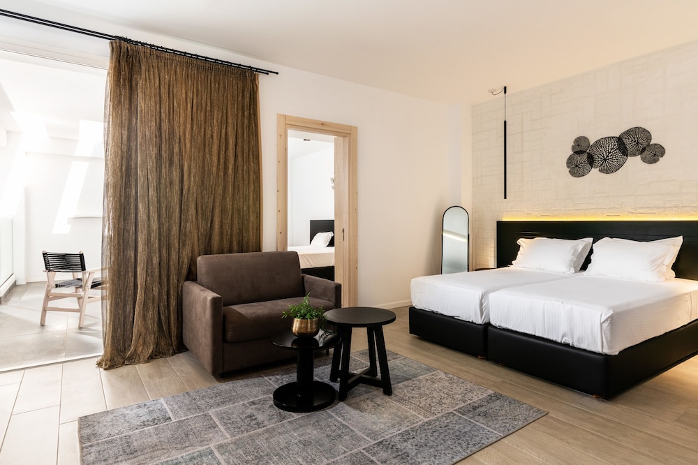 Abacus Suites 13/82