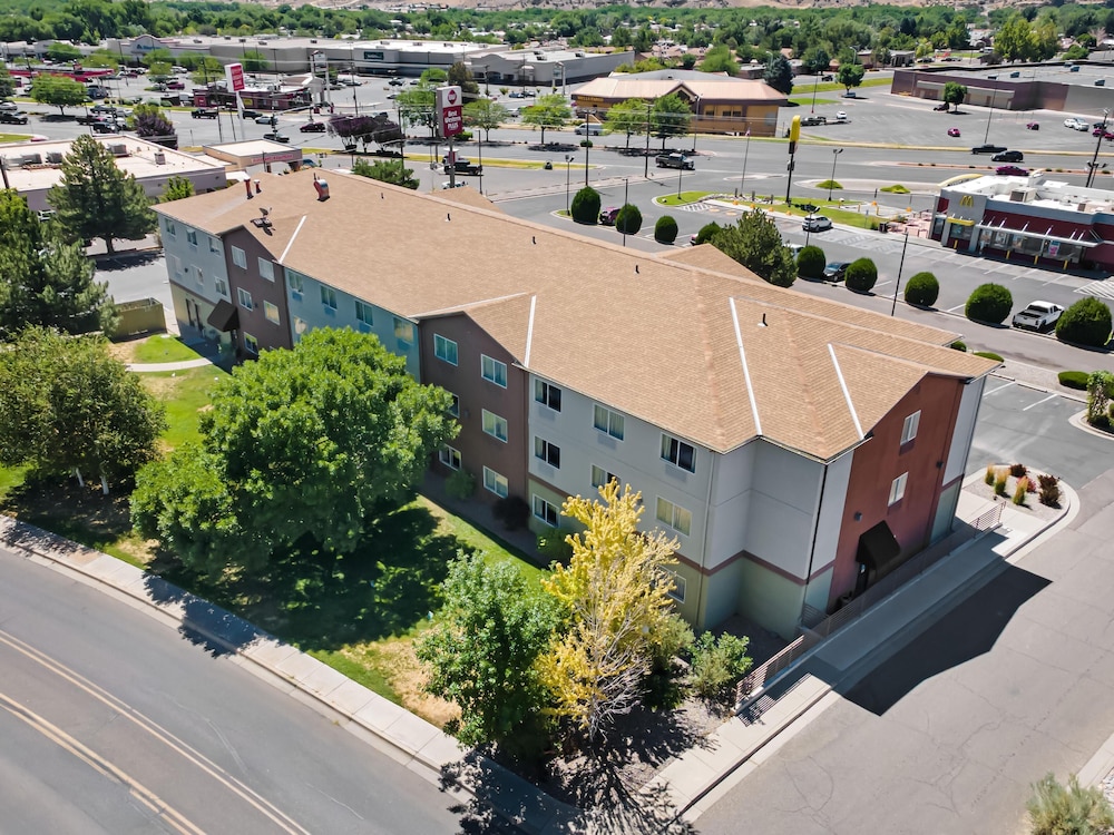 Best Western Plus The Four Corners Inn 2/69