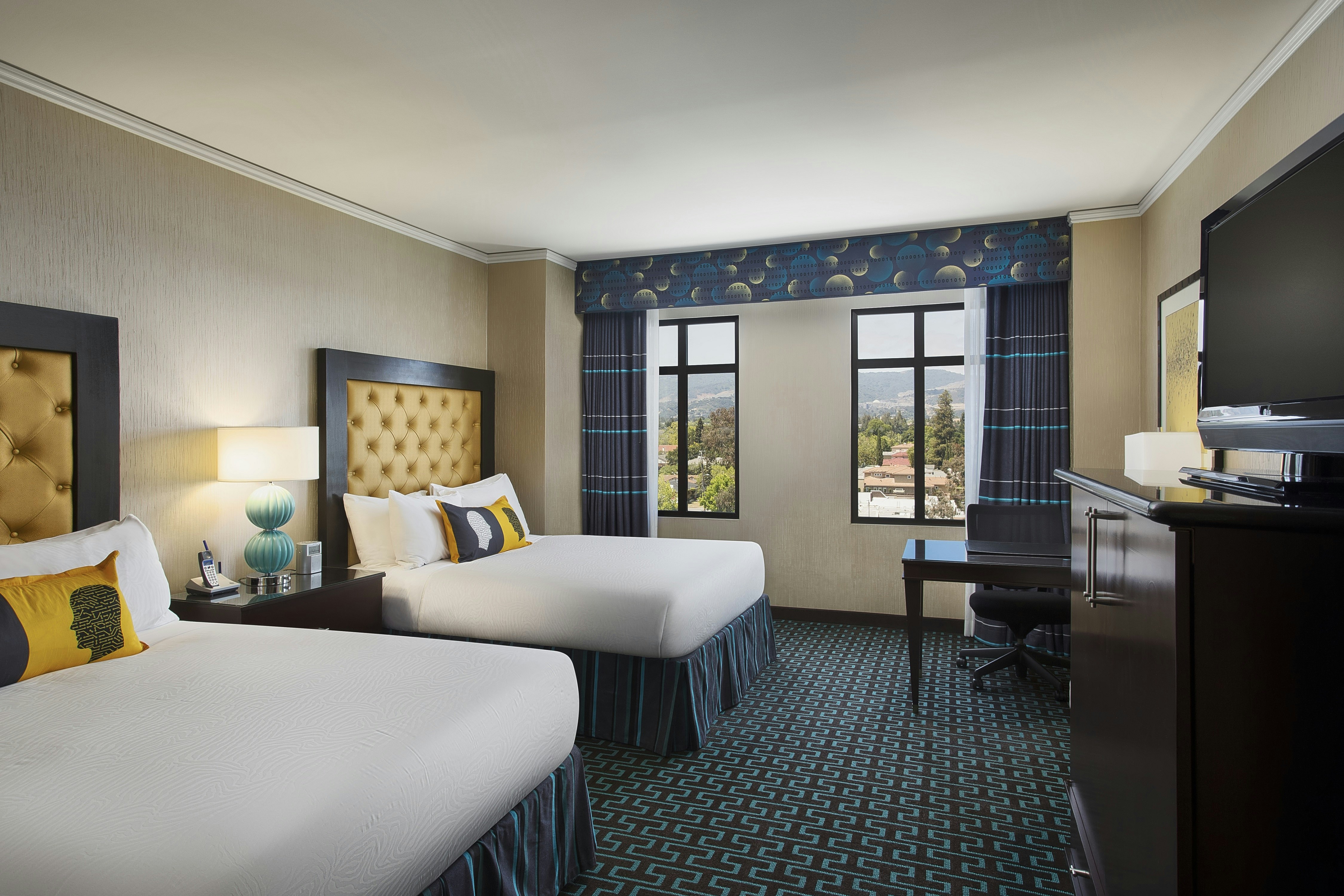 Room, 2 Queen Beds, Mountain View
