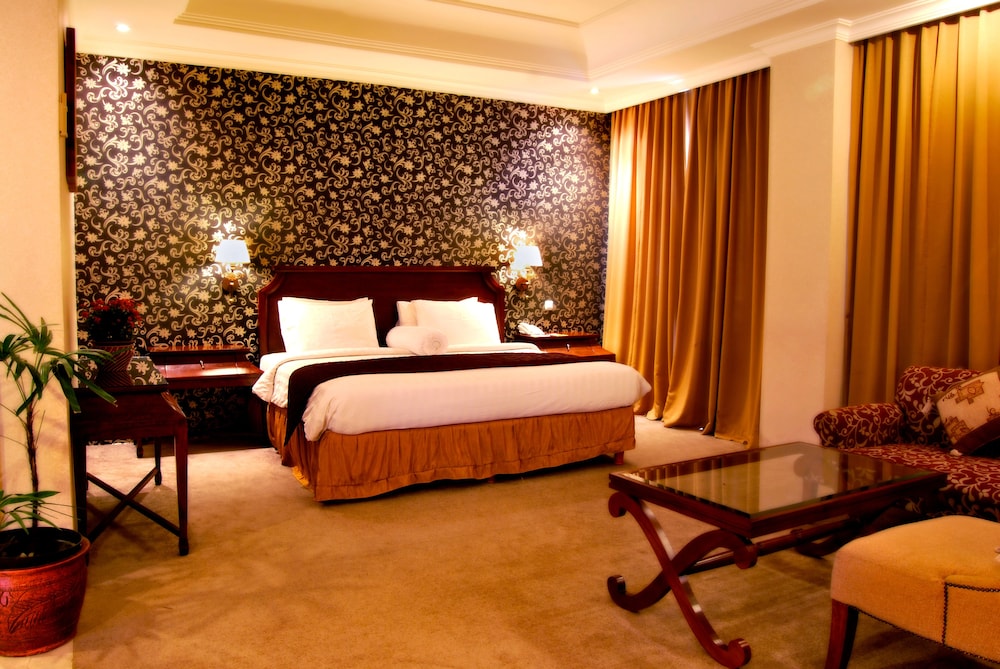 Mirah Hotel 12/65