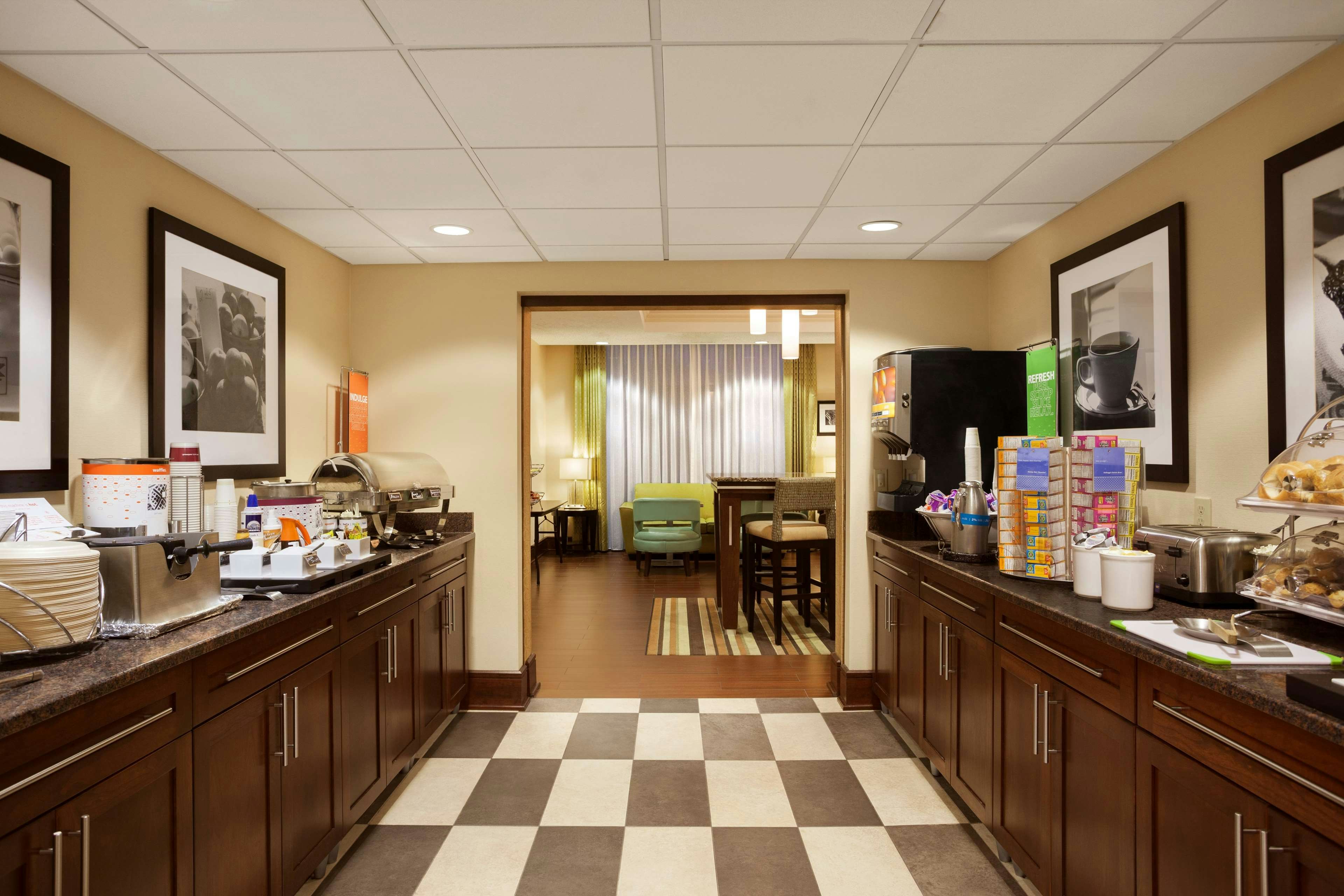 Hampton Inn Quakertown 11/75