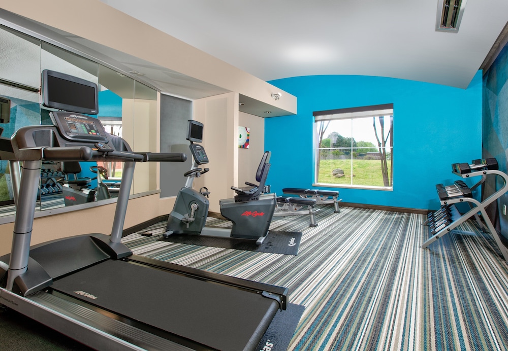 Candlewood Suites DFW South 16/39