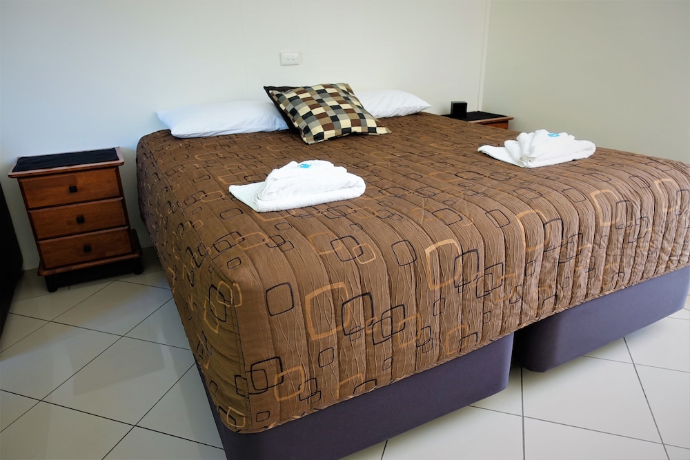 PACIFIC PALMS MOTOR INN 27/64