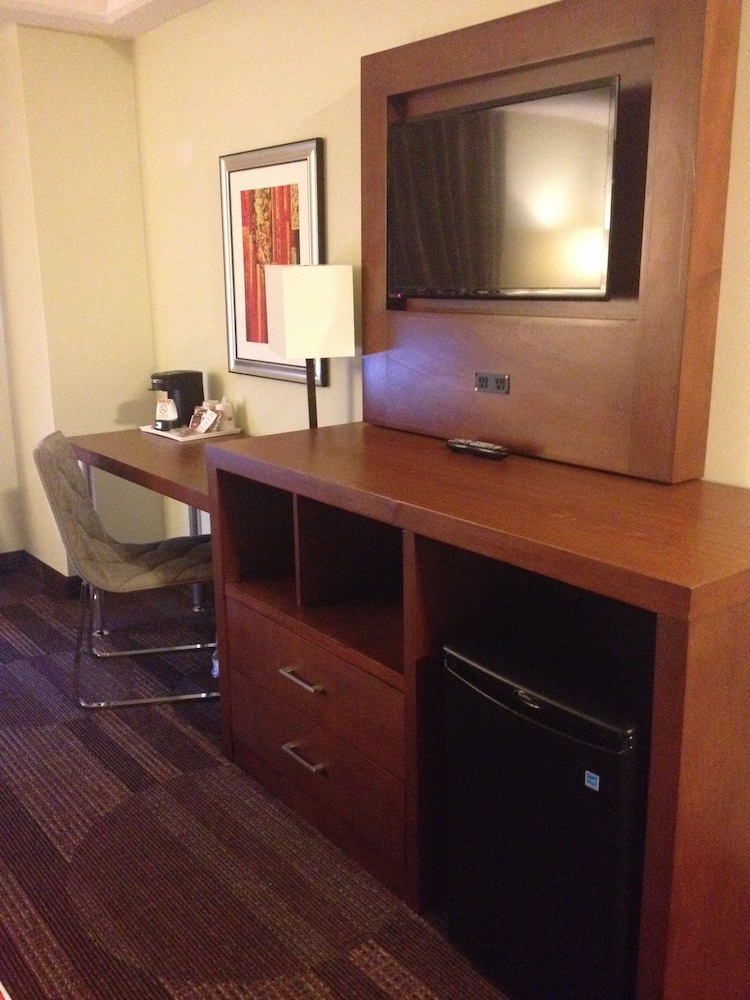 Howard Johnson Hotel Edmonton AB 29/30