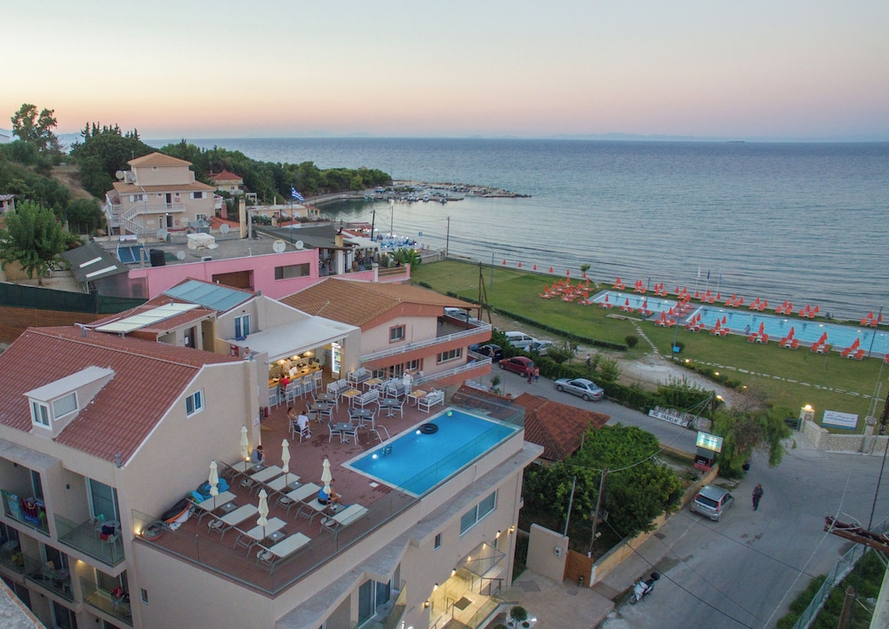 Porto Planos Beach Hotel in Zakynthos