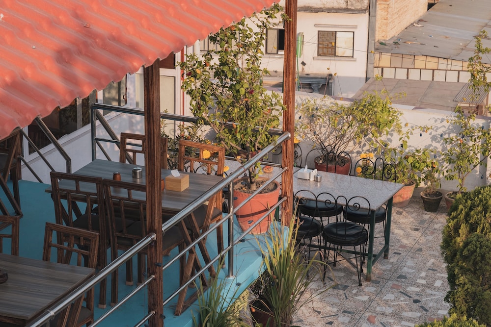 Hotel Nepalaya 70/73