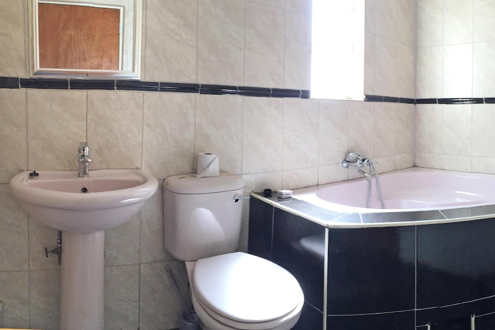 Woodlands Lodge & Tours 45/50
