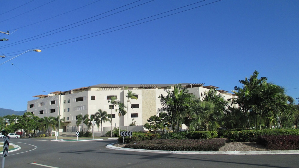 EDGE APARTMENTS CAIRNS 3/75