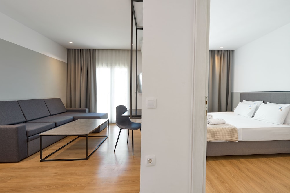 Elephant Suites 16/36