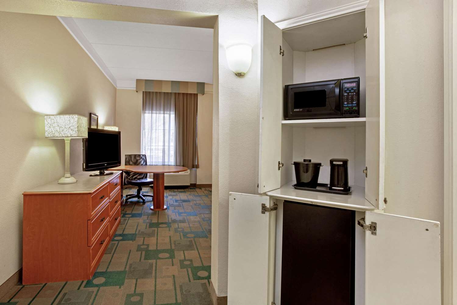 La Quinta Inn Suites Winston Salem 58/64