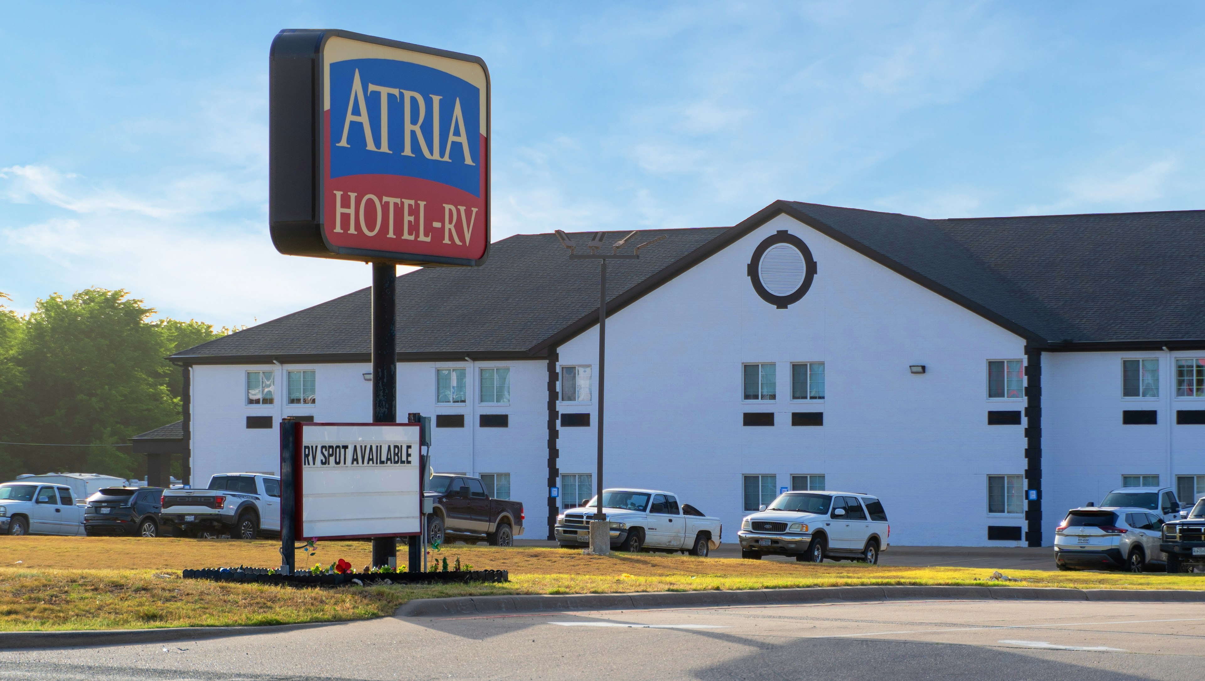 Atria Hotel and RV McGregor 45/59