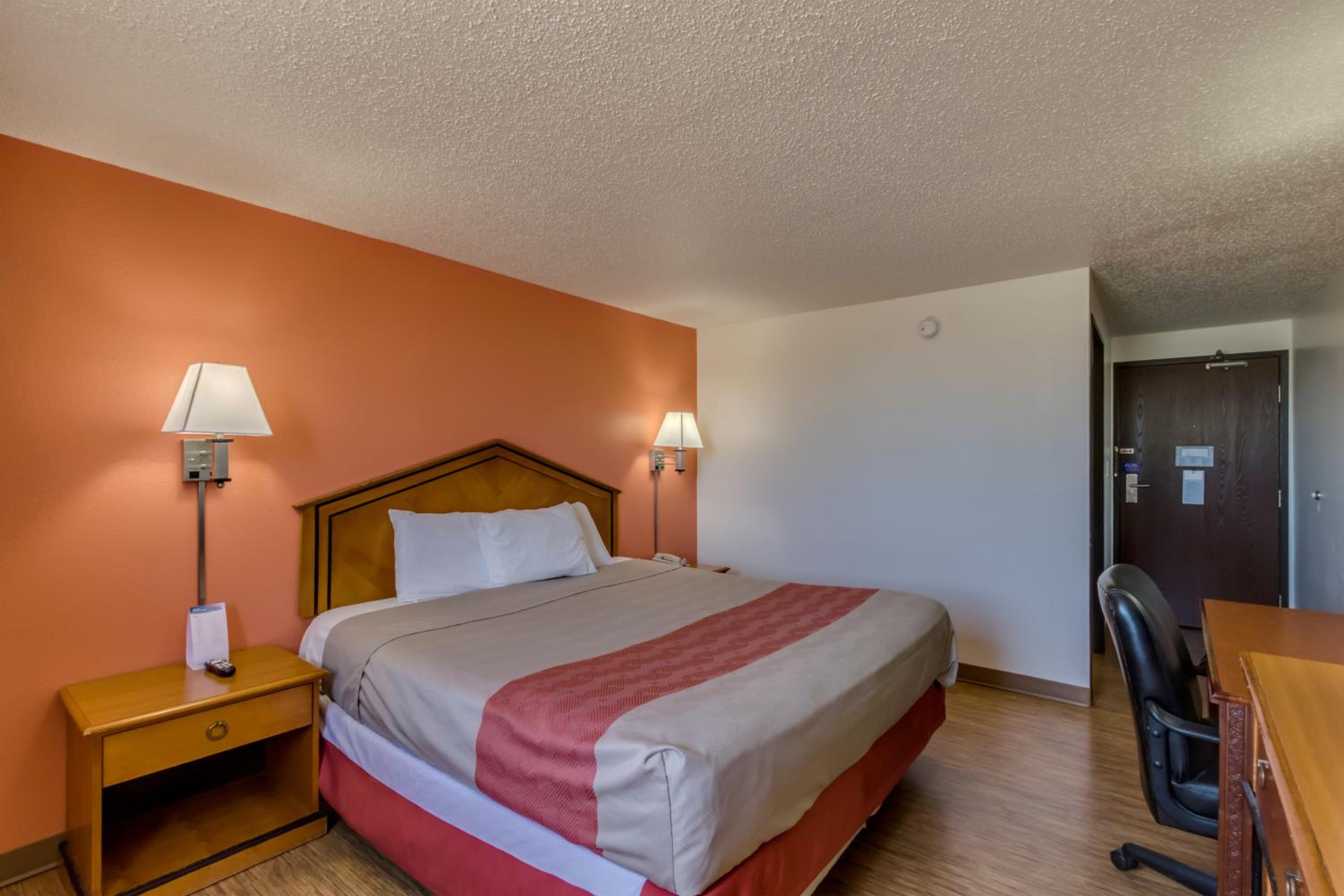 غرفة بسرير كينج، Motel6 Albert Lea, MN 9/10